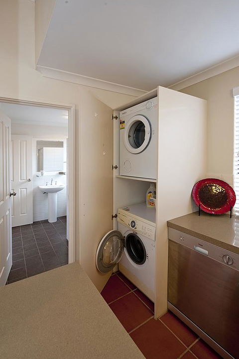 Como Executive Apartment - Accommodation Whitsundays 14