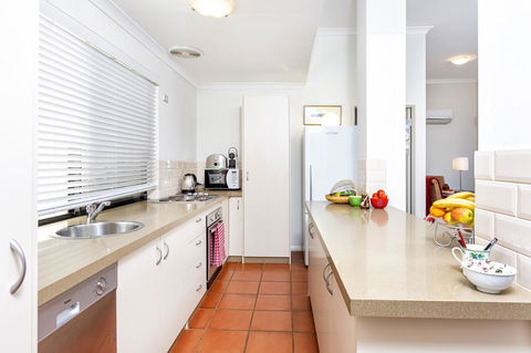 Como Executive Apartment - Accommodation Whitsundays 8