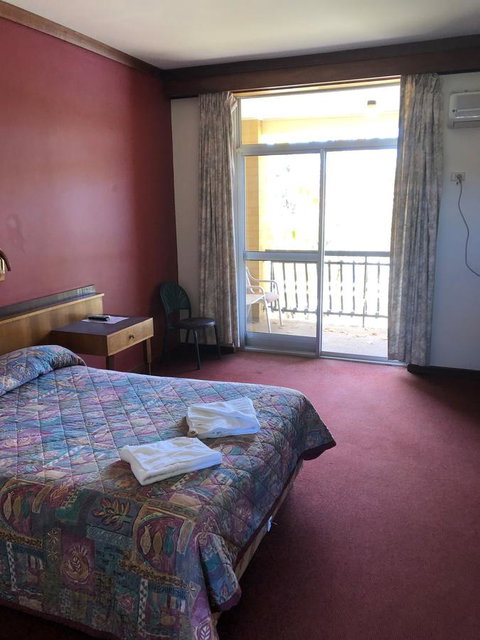 Kambalda Hotel - Accommodation Whitsundays 2