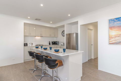 Karrinyup Waters Luxury House Rental - Accommodation Whitsundays 8