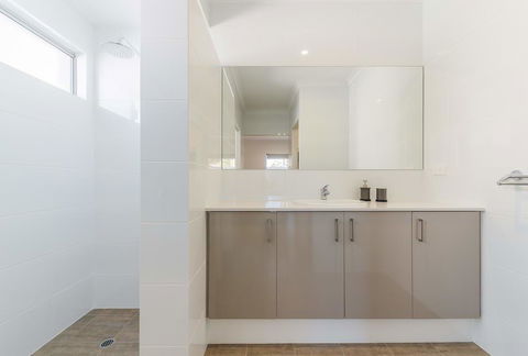 Karrinyup Waters Luxury House Rental - Accommodation Whitsundays 2