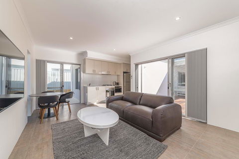 Karrinyup Waters Luxury House Rental - Accommodation Whitsundays 3