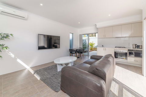 Karrinyup Waters Luxury House Rental - Accommodation Whitsundays 4