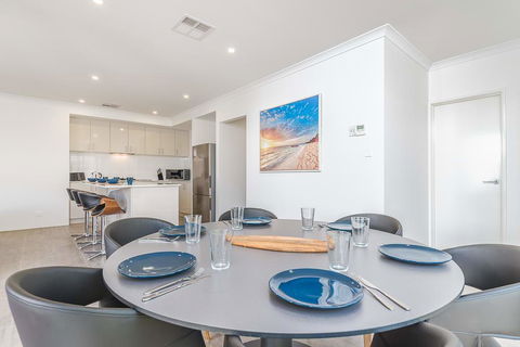 Karrinyup Waters Luxury House Rental - Accommodation Whitsundays 1