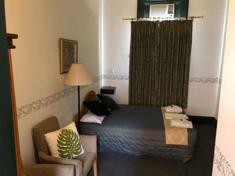 The Palace Hotel - Accommodation Whitsundays 2