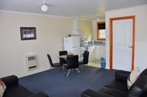 Castaway Holiday Apartments - Accommodation Whitsundays 12