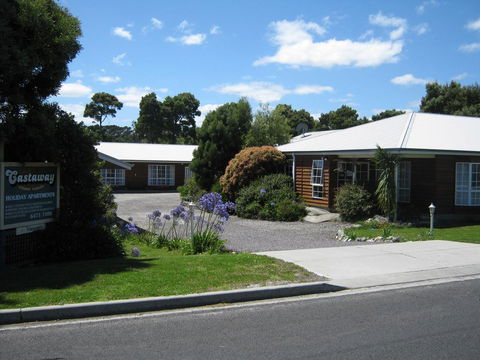 Castaway Holiday Apartments - Accommodation Whitsundays 0