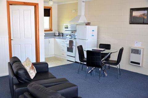 Castaway Holiday Apartments - Accommodation Whitsundays 23