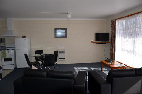 Castaway Holiday Apartments - Accommodation Whitsundays 14