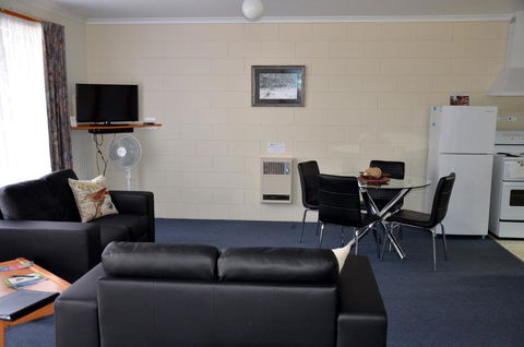 Castaway Holiday Apartments - Accommodation Whitsundays 21