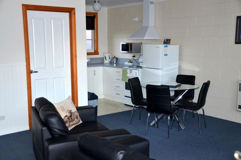 Castaway Holiday Apartments - Accommodation Whitsundays 10