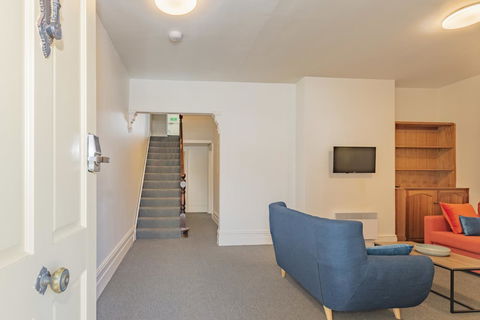 4 Bedroom House - Hobart CBD - Free Parking - Free WIFI - Accommodation Whitsundays 21