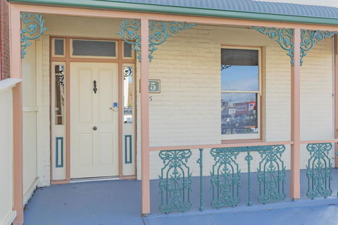 4 Bedroom House - Hobart CBD - Free Parking - Free WIFI - Accommodation Whitsundays 25