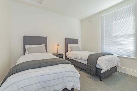 4 Bedroom House - Hobart CBD - Free Parking - Free WIFI - Accommodation Whitsundays 23
