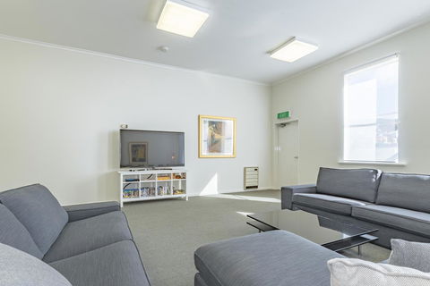 4 Bedroom House - Hobart CBD - Free Parking - Free WIFI - Accommodation Whitsundays 20