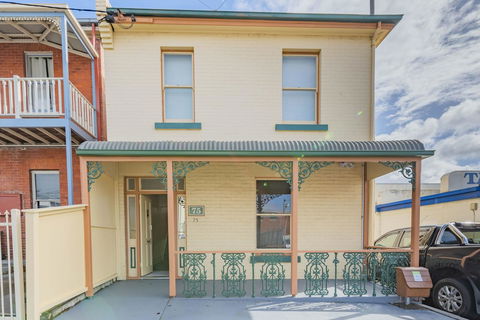 4 Bedroom House - Hobart CBD - Free Parking - Free WIFI - Accommodation Whitsundays 14