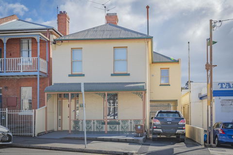 4 Bedroom House - Hobart CBD - Free Parking - Free WIFI - Accommodation Whitsundays 5