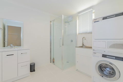 4 Bedroom House - Hobart CBD - Free Parking - Free WIFI - Accommodation Whitsundays 4