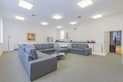 4 Bedroom House - Hobart CBD - Free Parking - Free WIFI - Accommodation Whitsundays 17