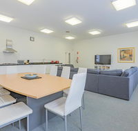 4 Bedroom House - Hobart CBD - Free Parking - Accommodation Whitsundays
