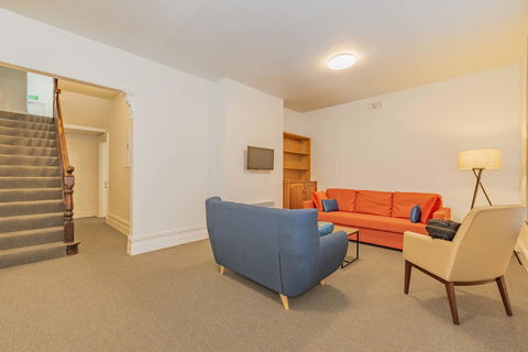 4 Bedroom House - Hobart CBD - Free Parking - Free WIFI - Accommodation Whitsundays 6