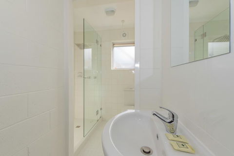 4 Bedroom House - Hobart CBD - Free Parking - Free WIFI - Accommodation Whitsundays 11