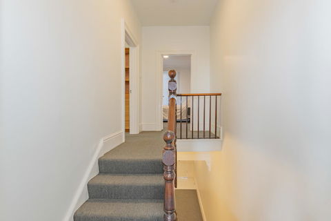 4 Bedroom House - Hobart CBD - Free Parking - Free WIFI - Accommodation Whitsundays 19