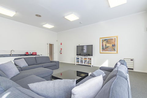 4 Bedroom House - Hobart CBD - Free Parking - Free WIFI - Accommodation Whitsundays 12