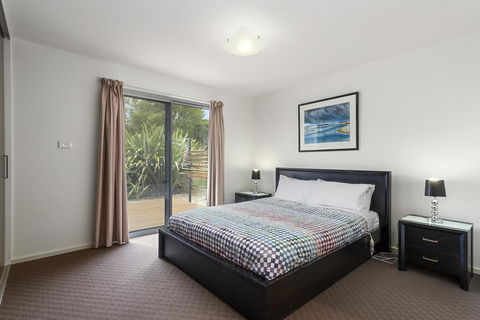 170 Hazards View Drive - Unit 2 - Accommodation Whitsundays 7