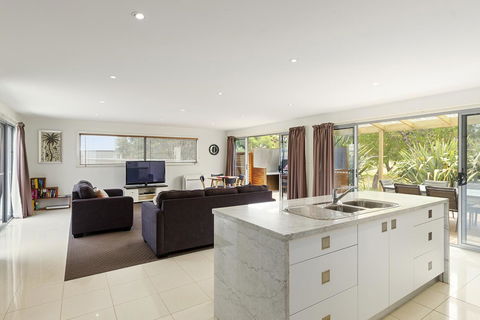 170 Hazards View Drive - Unit 2 - Accommodation Whitsundays 1