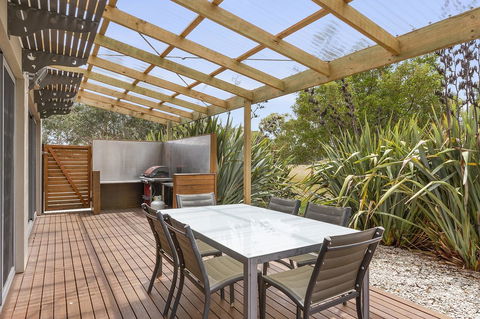 170 Hazards View Drive - Unit 2 - Accommodation Whitsundays 12