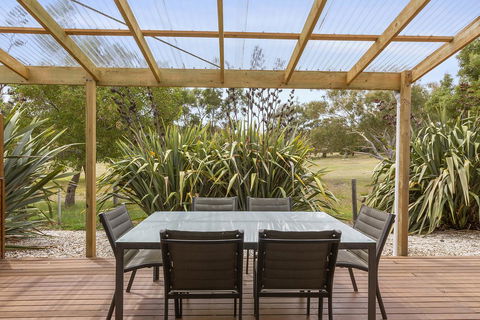 170 Hazards View Drive - Unit 2 - Accommodation Whitsundays 11