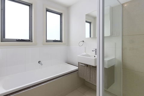 170 Hazards View Drive - Unit 2 - Accommodation Whitsundays 10