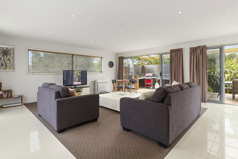 170 Hazards View Drive - Unit 2 - Accommodation Whitsundays 3