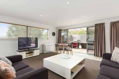 170 Hazards View Drive - Unit 2 - Accommodation Whitsundays 6