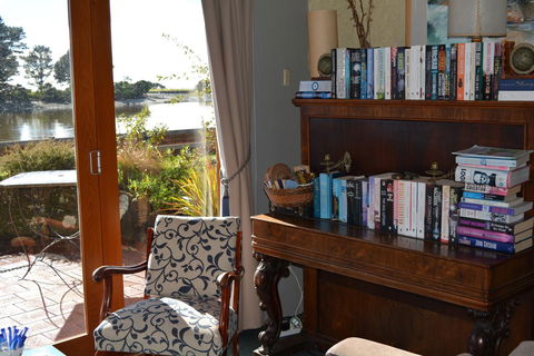 The Waterfront Wynyard - Accommodation Whitsundays 9