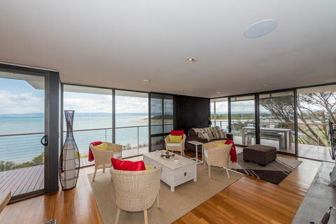 Cocktails With A View - Accommodation Whitsundays 2