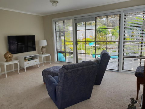 Garden By The Beach - Gateway To The East Coast, Close To Airport - Accommodation Whitsundays 5