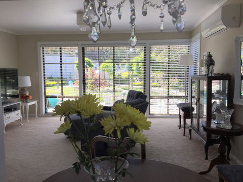 Garden By The Beach - Gateway To The East Coast, Close To Airport - Accommodation Whitsundays 11