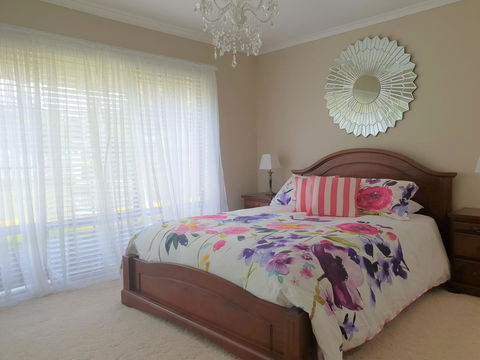 Garden By The Beach - Gateway To The East Coast, Close To Airport - Accommodation Whitsundays 2