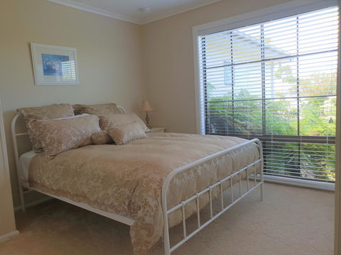 Garden By The Beach - Gateway To The East Coast, Close To Airport - Accommodation Whitsundays 3