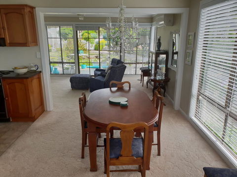 Garden By The Beach - Gateway To The East Coast, Close To Airport - Accommodation Whitsundays 10
