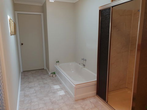 Garden By The Beach - Gateway To The East Coast, Close To Airport - Accommodation Whitsundays 12