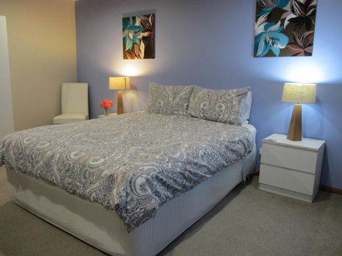 Elm Trees Accommodation @ Ross - Accommodation Whitsundays 0