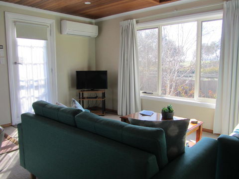 Elm Trees Accommodation @ Ross - Accommodation Whitsundays 15