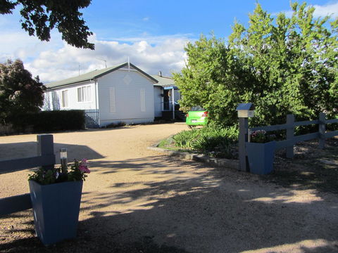Elm Trees Accommodation @ Ross - Accommodation Whitsundays 1
