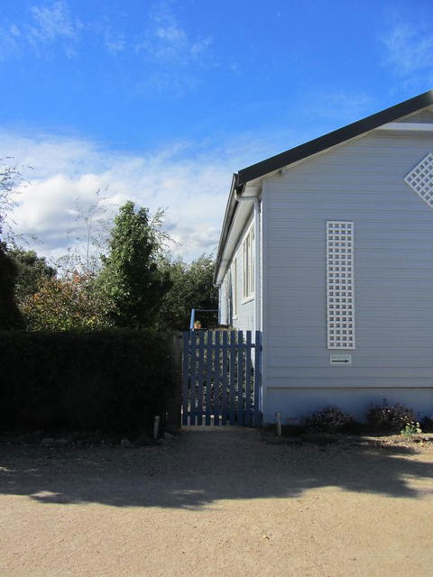Elm Trees Accommodation @ Ross - Accommodation Whitsundays 3