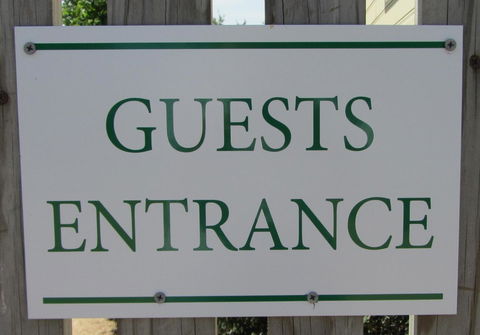 Elm Trees Accommodation @ Ross - Accommodation Whitsundays 8