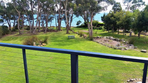 Four Seasons Waterfront Villas - Accommodation Whitsundays 0