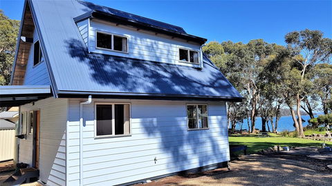Four Seasons Waterfront Villas - Accommodation Whitsundays 1